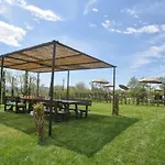 Ampio Appartamento Completamente Rinnovato Con Vista E Piscina